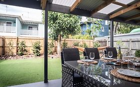 Modern Dog-Friendly Mudjimba Townhouse